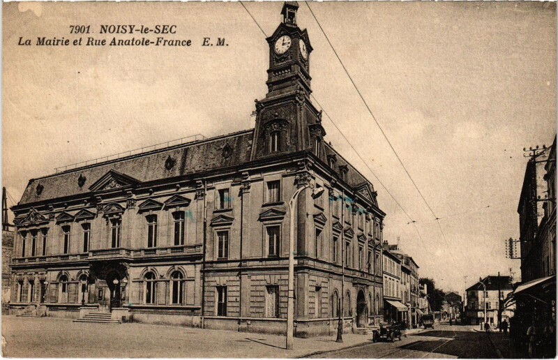Carte postale ancienne Noisy-le-Sec Le Mairie et Rue Anatole France France à Noisy-le-Sec