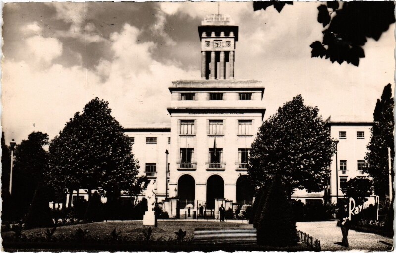Carte postale ancienne Montreuil L'Hotel de Ville France à Montreuil