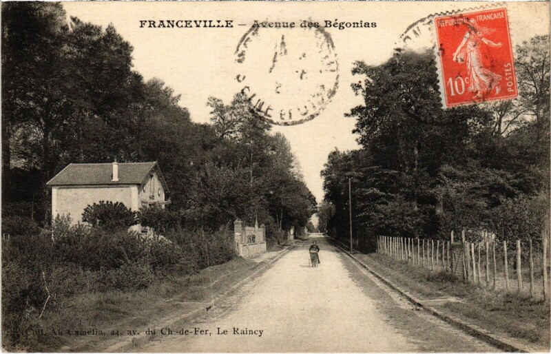 Carte postale ancienne Franceville Avenue des Begonias France