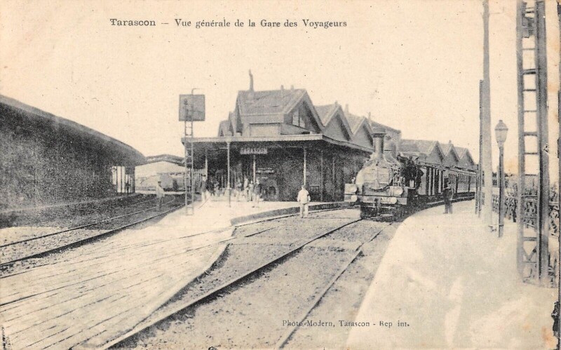 Carte postale ancienne Tarascon / Vue Generale De La Gare Des Voyageurs / Train à Tarascon