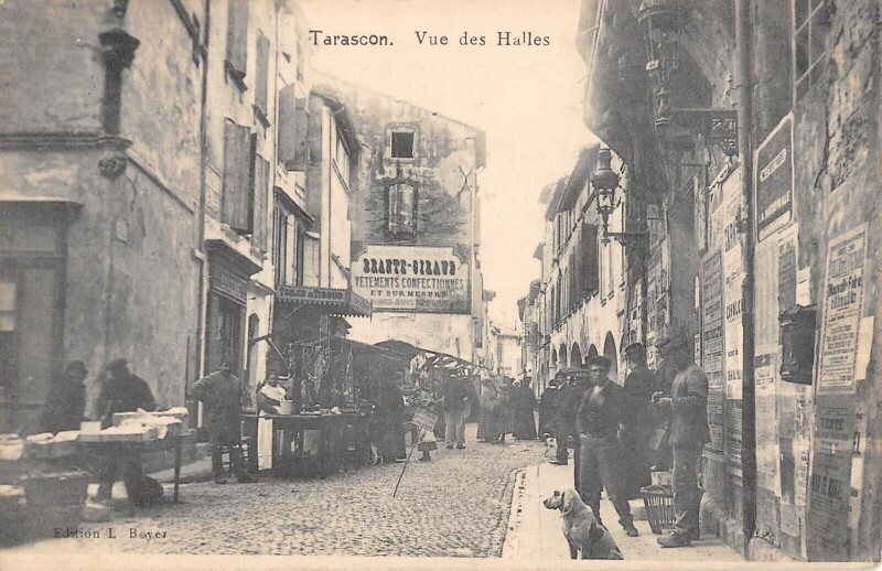 Carte postale ancienne Tarascon - Vue Des Halles à Tarascon