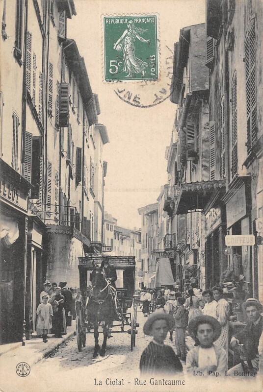 Carte postale ancienne La Ciotat / Rue Ganteaume à La Ciotat