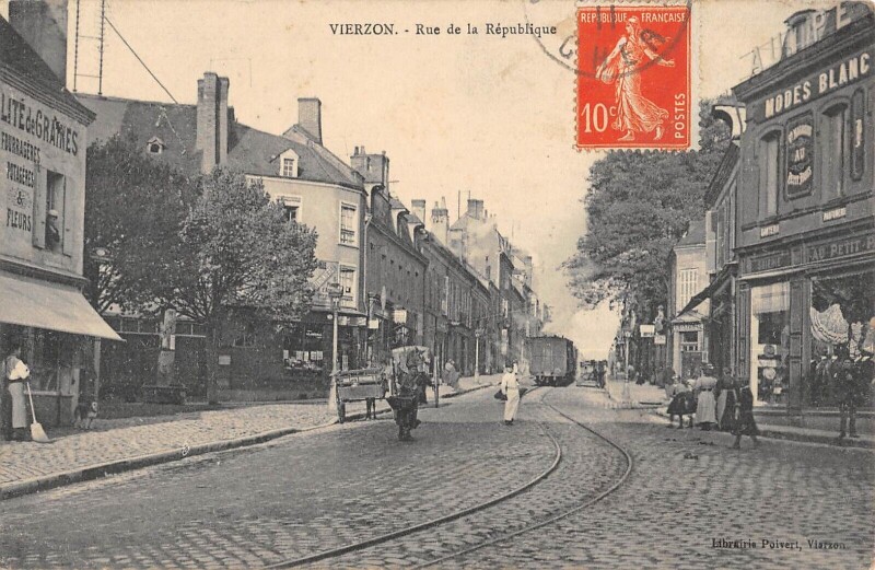 Carte postale ancienne Vierzon - Rue De La Republique - cliché rare à Vierzon