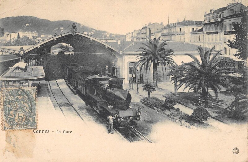 Carte postale ancienne Cannes - La Gare - Train à Cannes