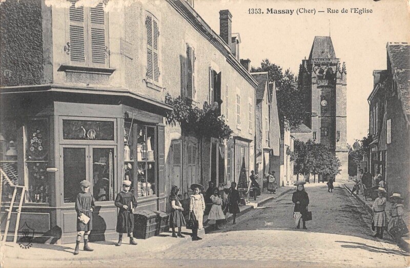 Carte postale ancienne Massay - Rue De L'Eglise à Massay