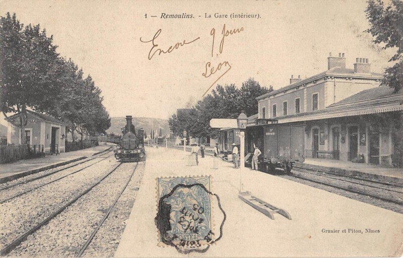 Carte postale ancienne Remoulins - La Gare D'Interieur - Train à Remoulins