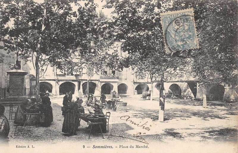 Carte postale ancienne Sommieres - Place Du Marche
