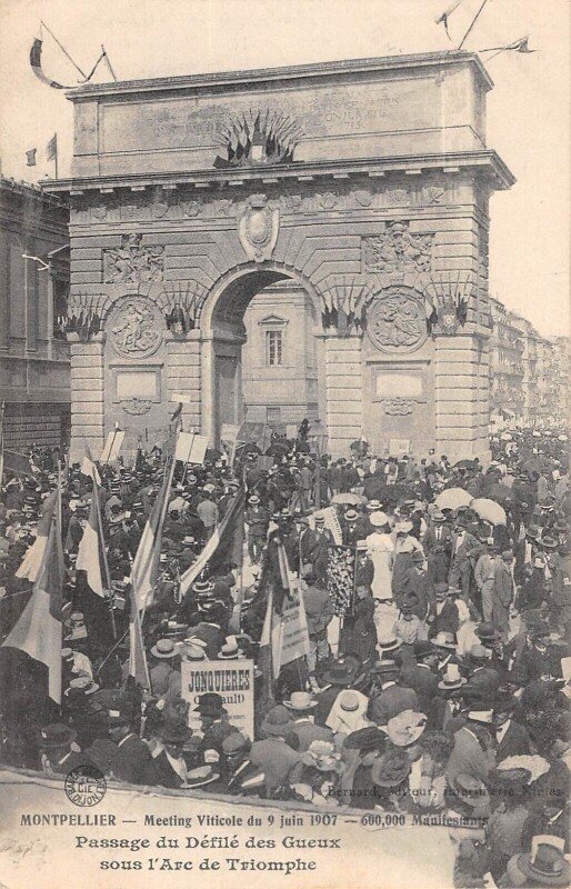 Carte postale ancienne Montpellier - Meeting Viticole 1907 - Passage Du Defile Des Gueux Sous L' à Montpellier