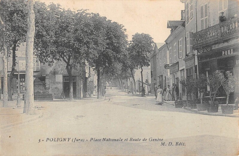 Carte postale ancienne Poligny / Place Nationale Et Route De Geneve à Poligny