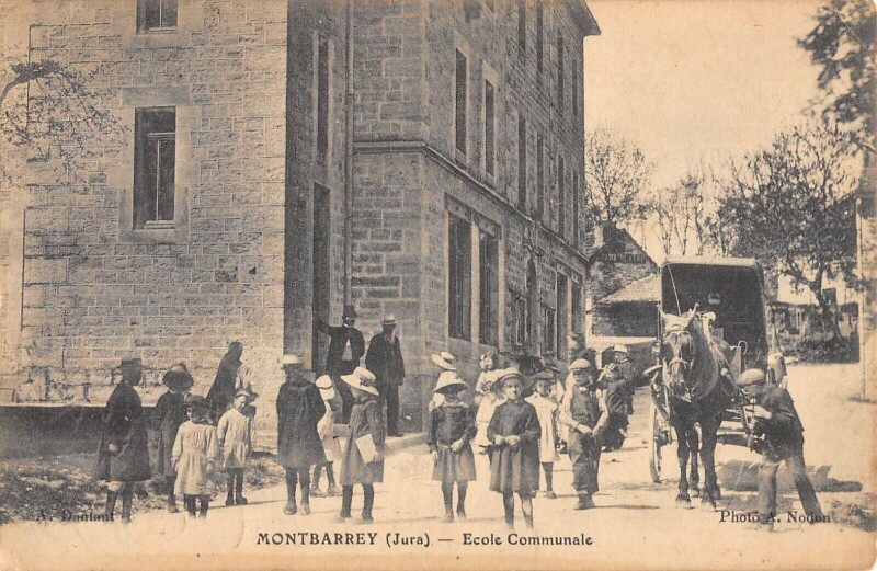 Carte postale ancienne Montbarrey - Ecole Communale - cliché rare à Montbarrey