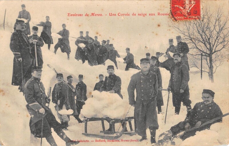 Carte postale ancienne Environs De Morez - Une Corvee De Neige Aux Rousses