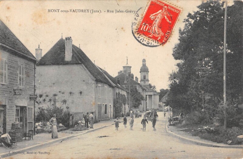 Carte postale ancienne Mont Sous Vaudrey - Rue Jules Grevy à Mont-sous-Vaudrey