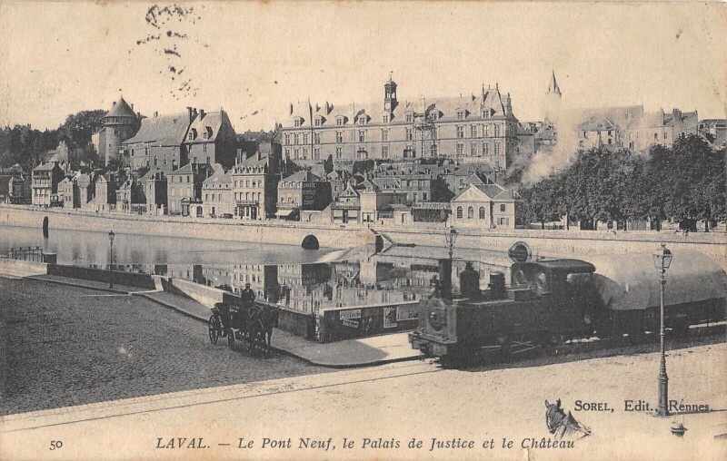 Carte postale ancienne Laval - Le Pont Neuf - Train à Laval