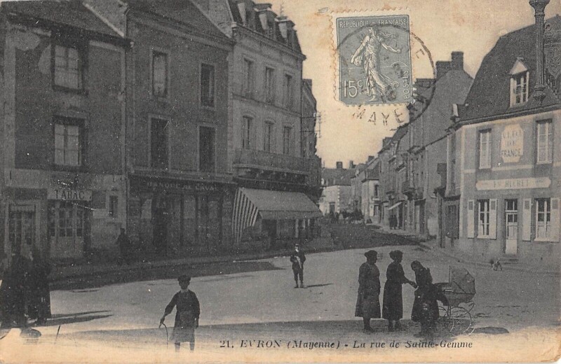 Carte postale ancienne Evron - La Rue De Sainte Gemme