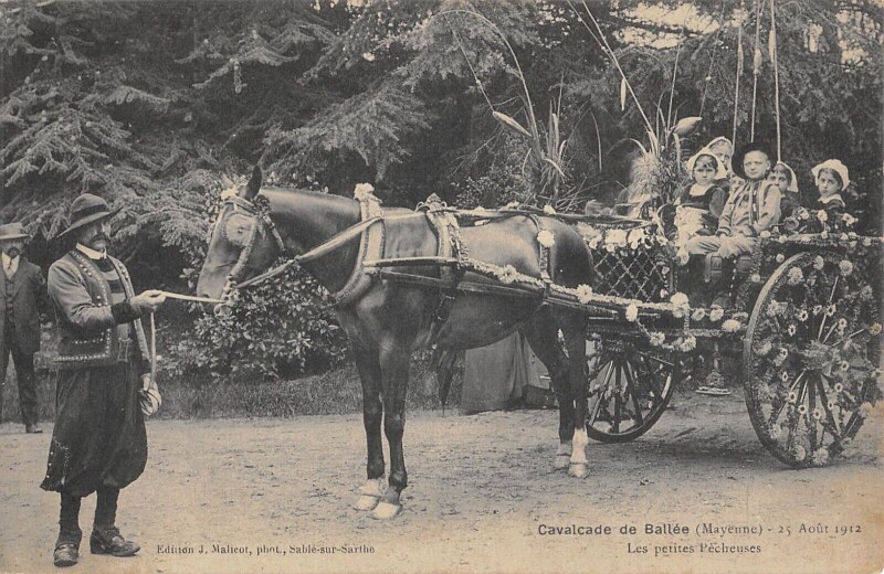 Carte postale ancienne Cavalcade De Ballee - Mayenne - 25 Aout 1912 - Les Petites Pecheuses à Mayenne