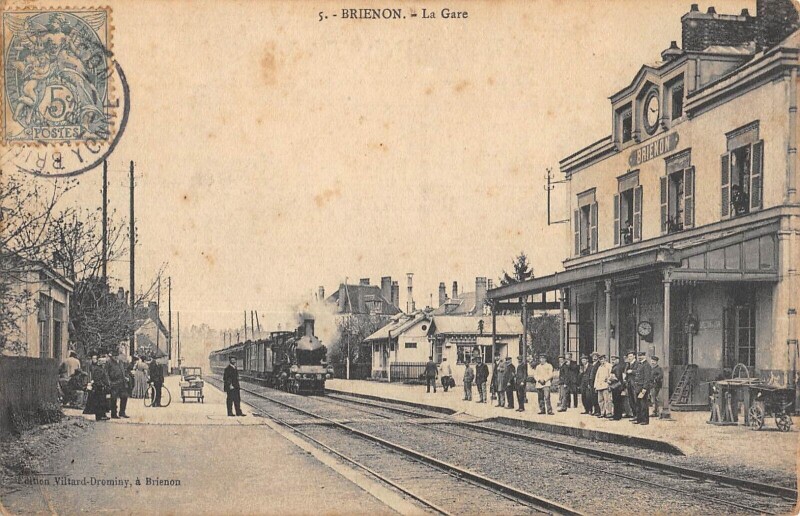 Carte postale ancienne Brienon - La Gare - Train
