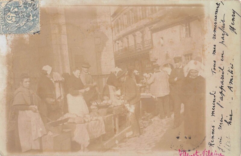 Carte postale ancienne Rennes - Marche Dans La Rue - Carte Photo à Rennes