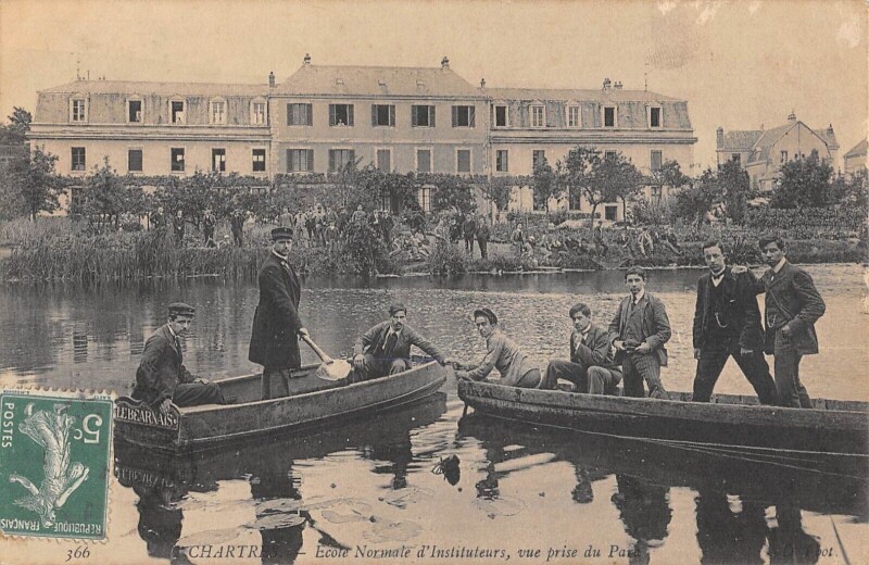 Carte postale ancienne Chartres - Ecole Normale D'Instituteurs - Vue Prise Du Parc à Chartres