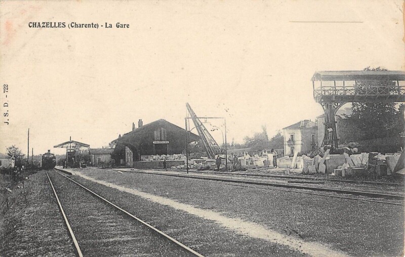 Carte postale ancienne Chazelles - La Gare - Train à Chazelles