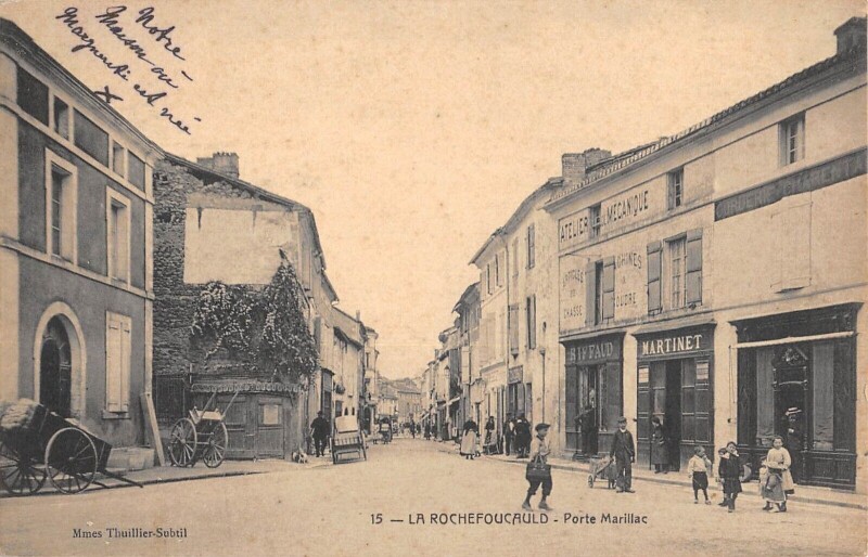 Carte postale ancienne La Rochefoucauld / Porte Marillac