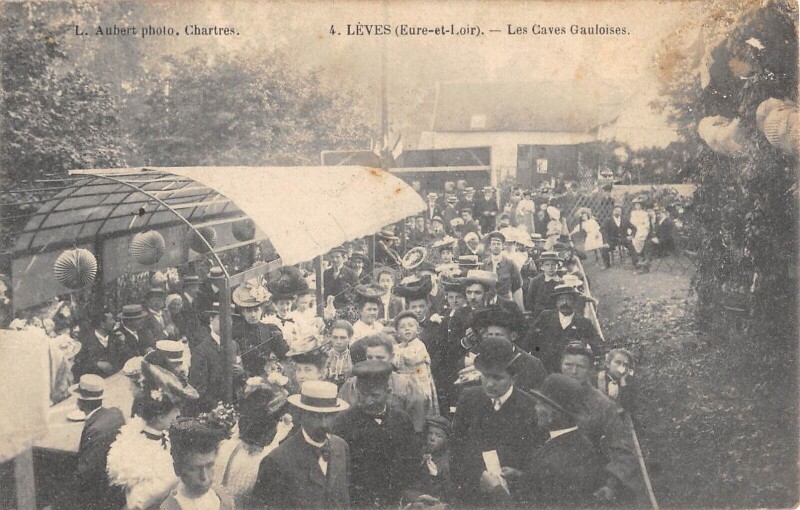 Carte postale ancienne Leves - Les Caves Gauloises