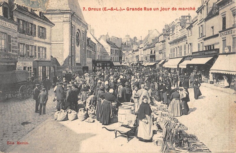 Carte postale ancienne Dreux - Grande Rue Un Jour De Marche à Dreux