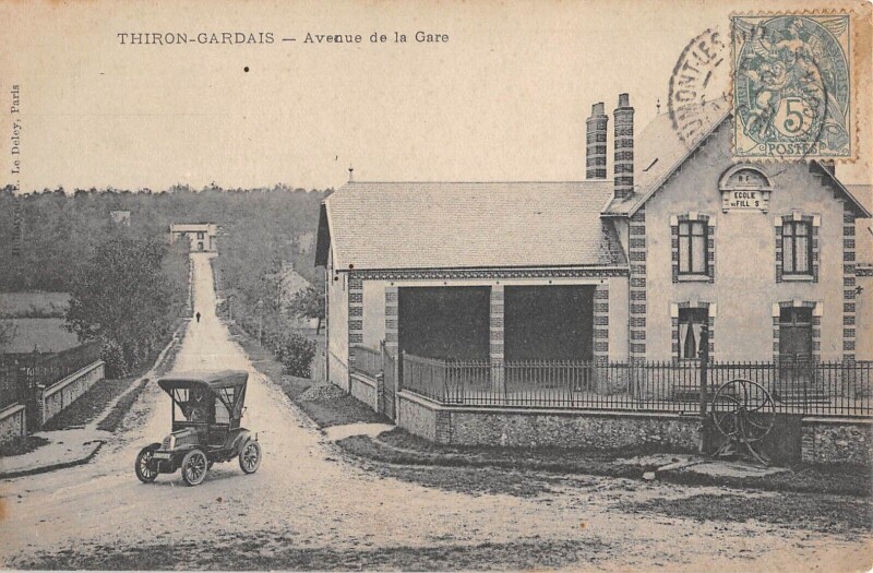 Carte postale ancienne Thiron Gardais - Avenue De La Gare à Thiron-Gardais