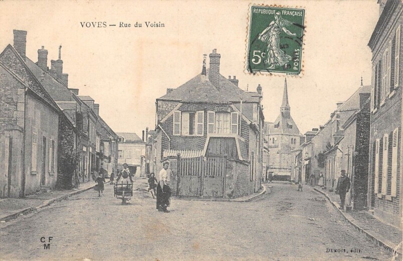 Carte postale ancienne Voves - Rue Du Voisin