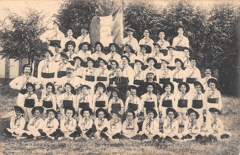Carte postale ancienne Nogent Le Roi - Patronage Saint Louis Gymnastique à Nogent-le-Roi