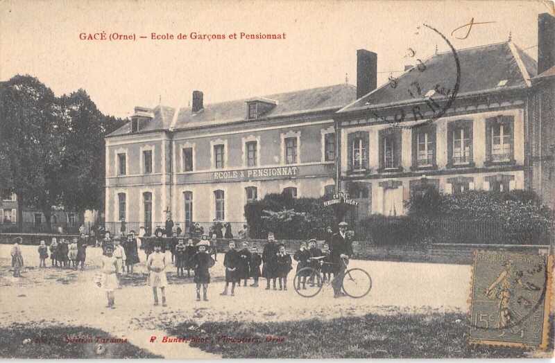 Carte postale ancienne Gace - Ecole De Garcons Et Pensionnat