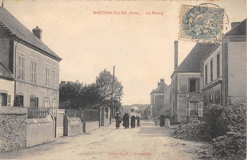 Carte postale ancienne Bretoncelles - Le Bourg à Bretoncelles