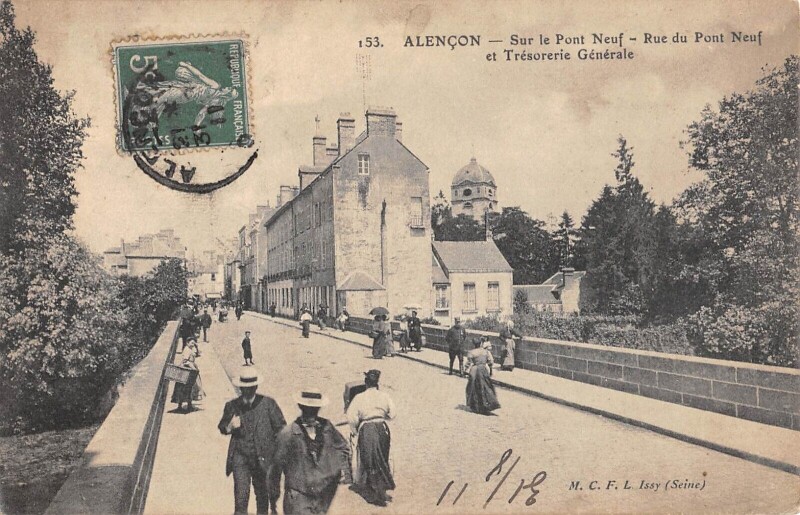 Carte postale ancienne Alencon - Sur Le Pont Neuf - Rue Du Pont Neuf Et Tresorie Generale
