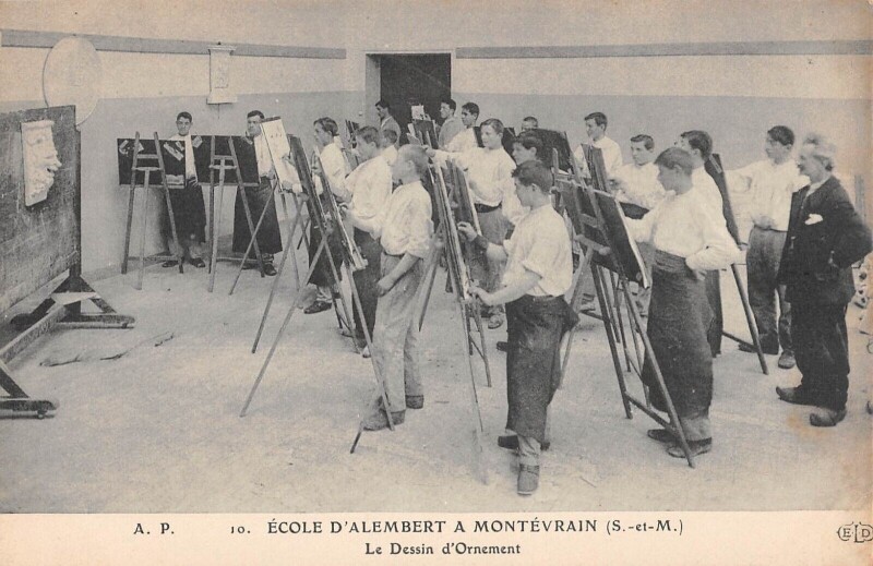 Carte postale ancienne Ecole D'Alembert A Montevrain - Le Dessin D'Ornement