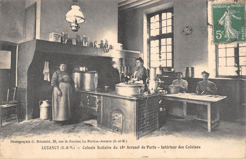 Carte postale ancienne Luzancy - Colonie Scolaire Du 18e ARRONDt De Paris - Interieur Des Cuisin à Luzancy