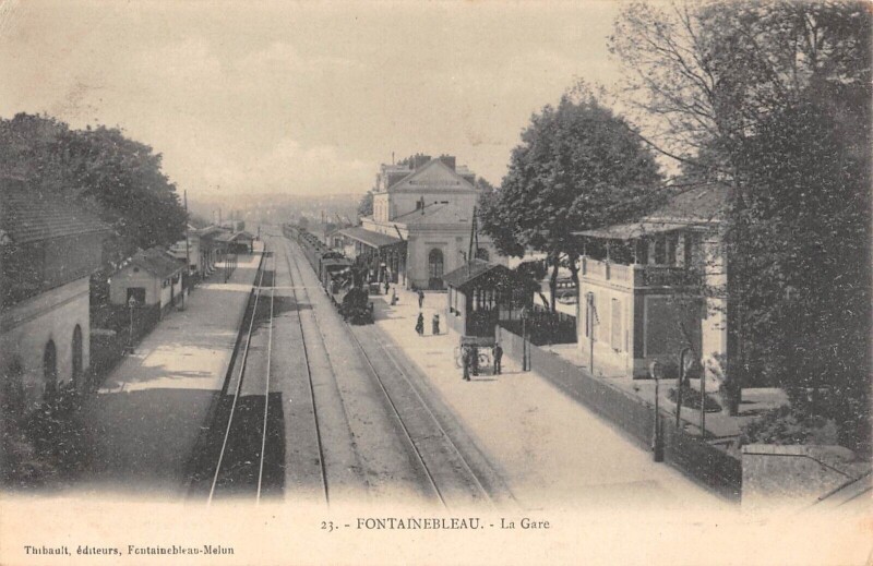 Carte postale ancienne Fontainebleau - La Gare à Fontainebleau