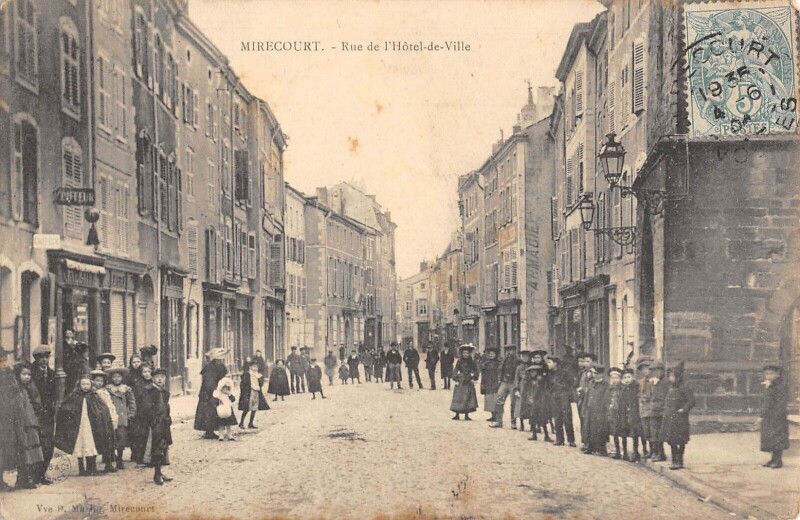 Carte postale ancienne Mirecourt / Place De L'Hotel De Ville à Mirecourt