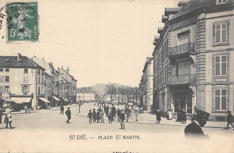 Carte postale ancienne Saint Die - Place Saint Martin