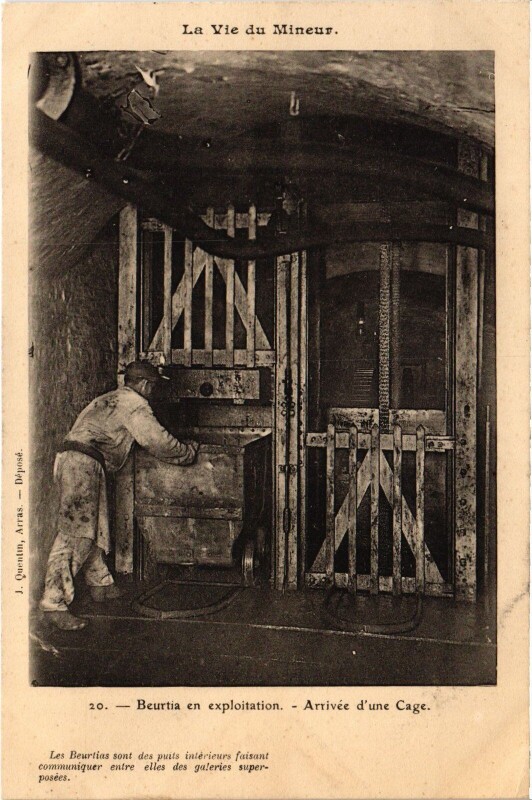 Carte postale ancienne La vie du mineur Beurtia en exploitation arrivé d'une cage Mining