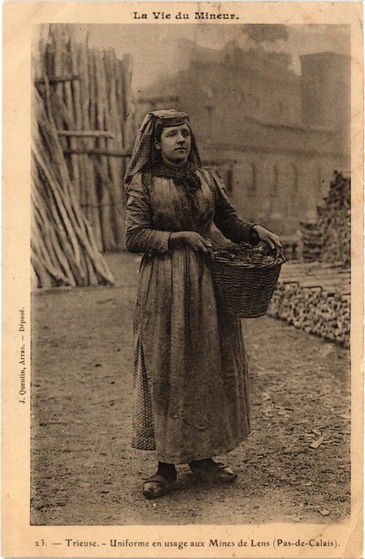 Carte postale ancienne La vie du mineur Lens Trieuse Mining