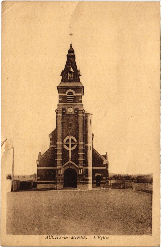 Carte postale ancienne Auchy-les-Mines Eglise à Auchy-les-Mines