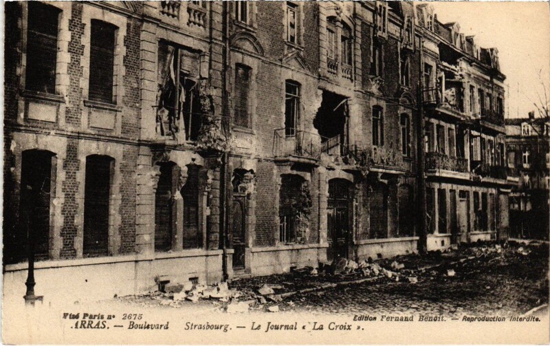 Carte postale ancienne Arras le Journal La Croix Guerre à Arras
