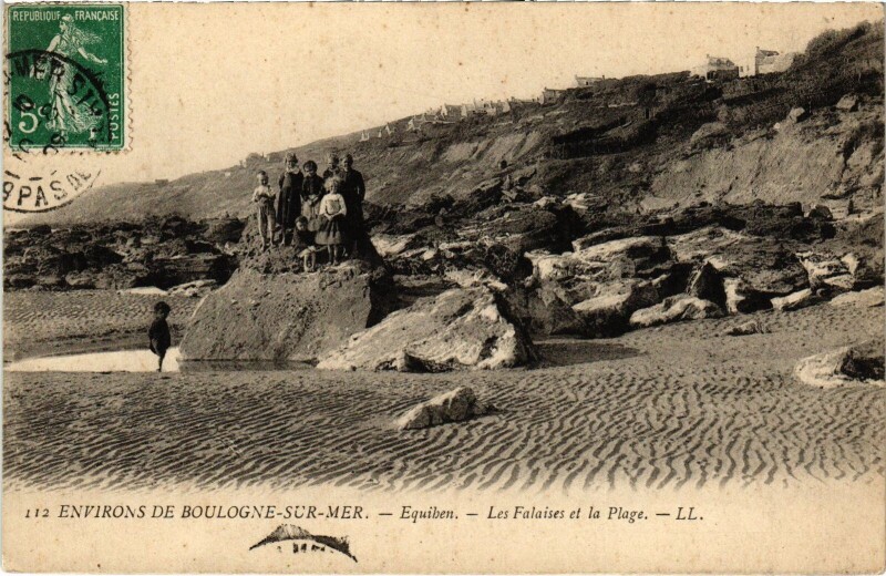 Carte postale ancienne Equihen Les Falaises et la Plage