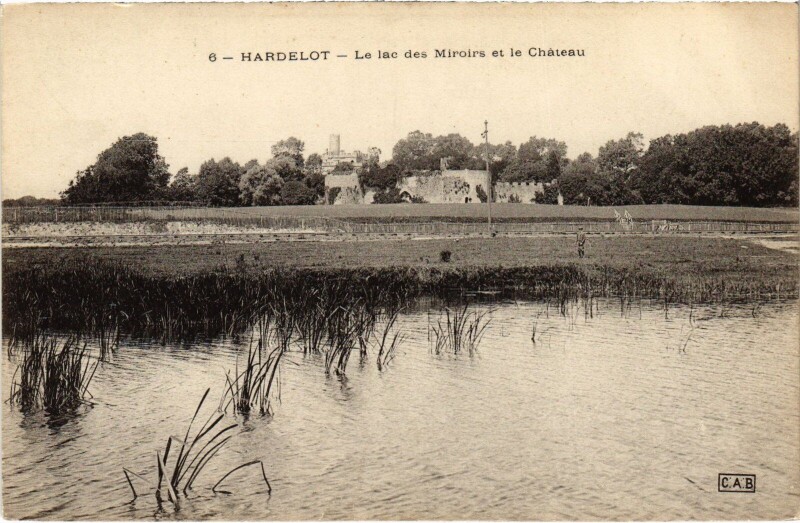 Carte postale ancienne Hardelot Lac des Miroirs et le Chateau