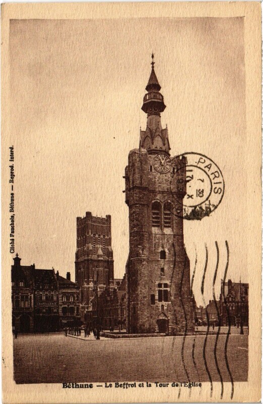 Carte postale ancienne Béthune Le Beffroi et Tour de l'Eglise à Béthune