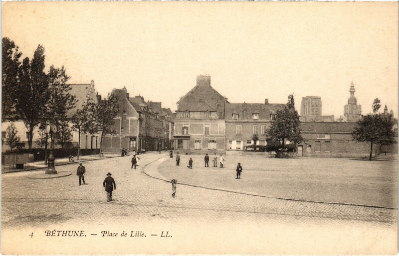 Carte postale ancienne Béthune Place de Lille à Béthune