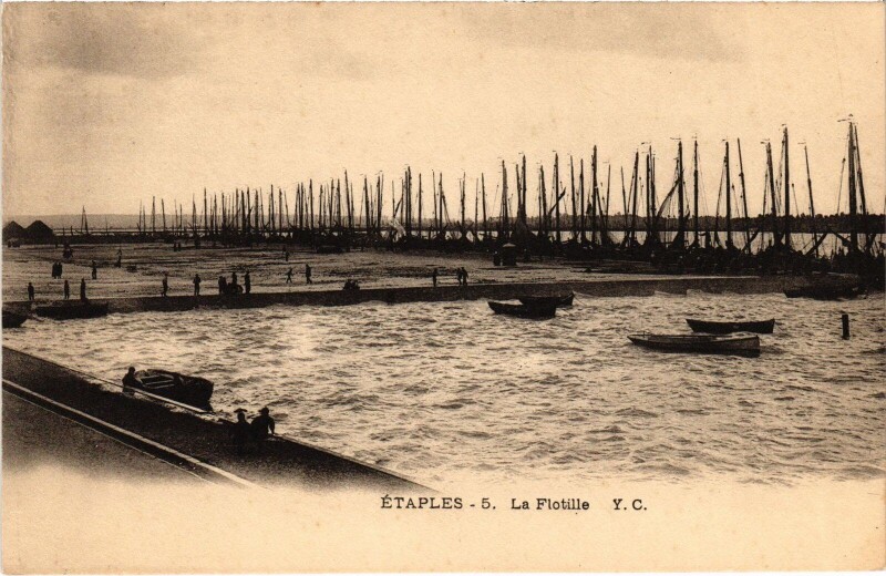 Carte postale ancienne Etaples La Flotille