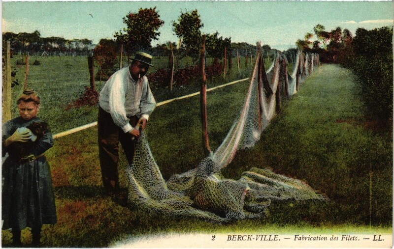 Carte postale ancienne Berck-Ville Fabrication des Filets à Berck