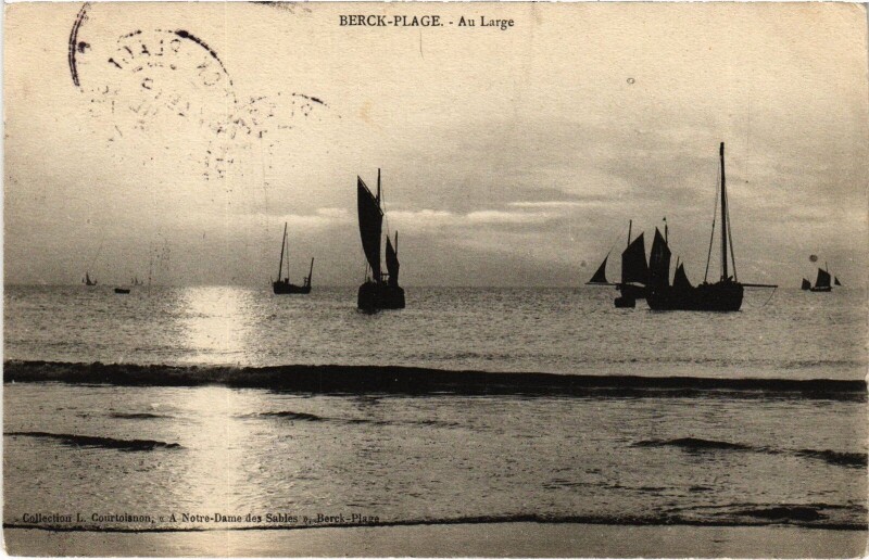 Carte postale ancienne Berck-Plage Au large à Berck