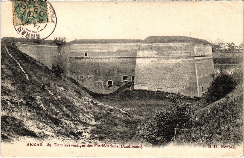 Carte postale ancienne Arras - Derniers vestiges des fortifications à Arras