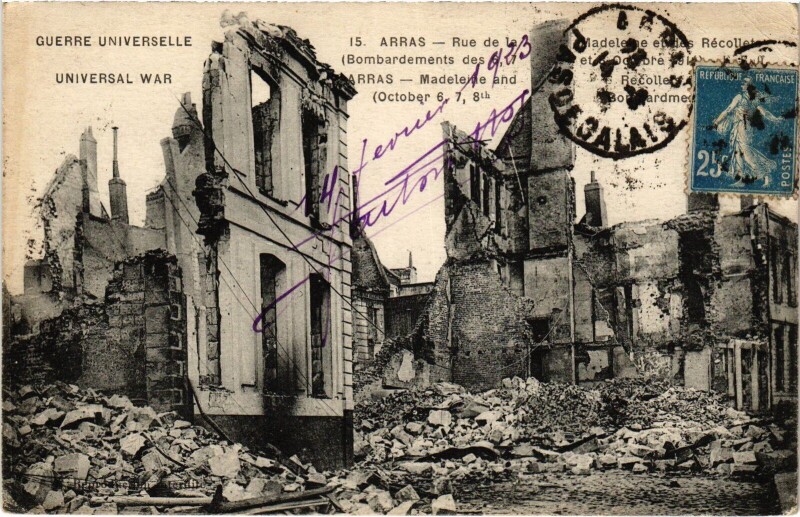 Carte postale ancienne Arras Rue de la madeleine Guerre à Arras